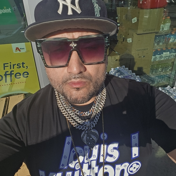 Meet your Posher, Juan - Picture 6 of 9